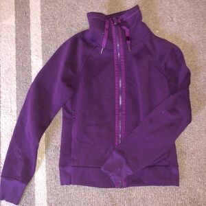 Like-new lululemon purple sweatshirt, unknown size (fits S/M)